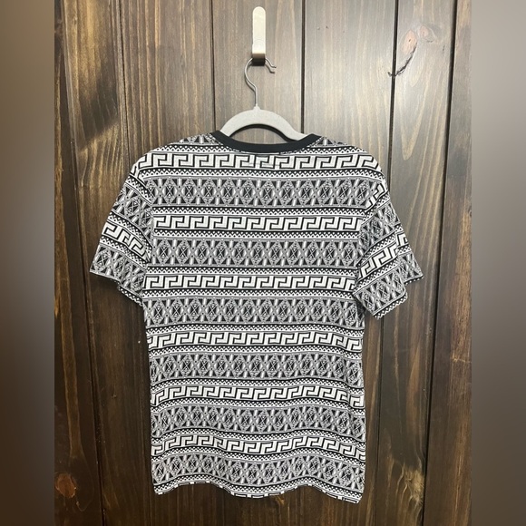 On The Byas Men's Black and White Short Sleeve Tee Size: Small - Picture 3 of 5